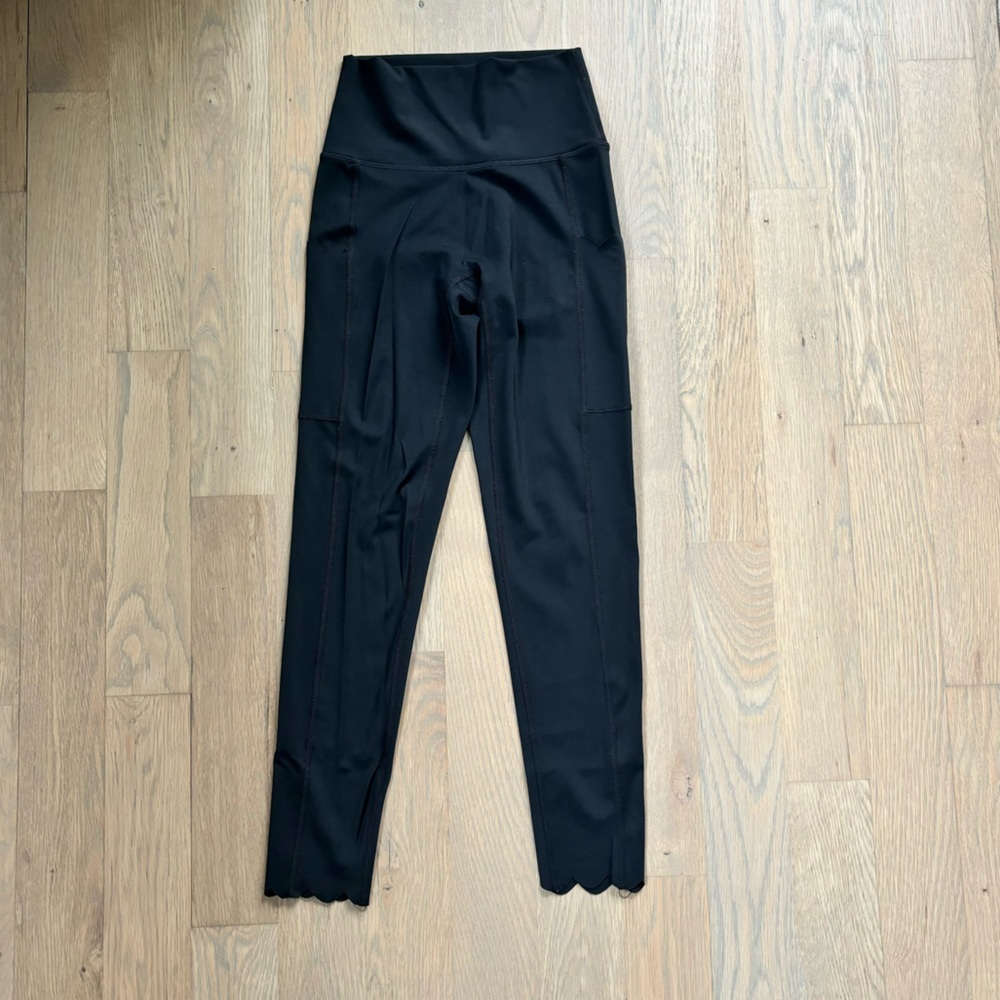 Aerie Offline Black Leggings with Scalloped Hem and Pockets